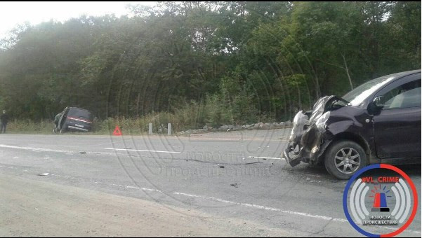 На трассе в Приморье в аварии пострадали пять человек
