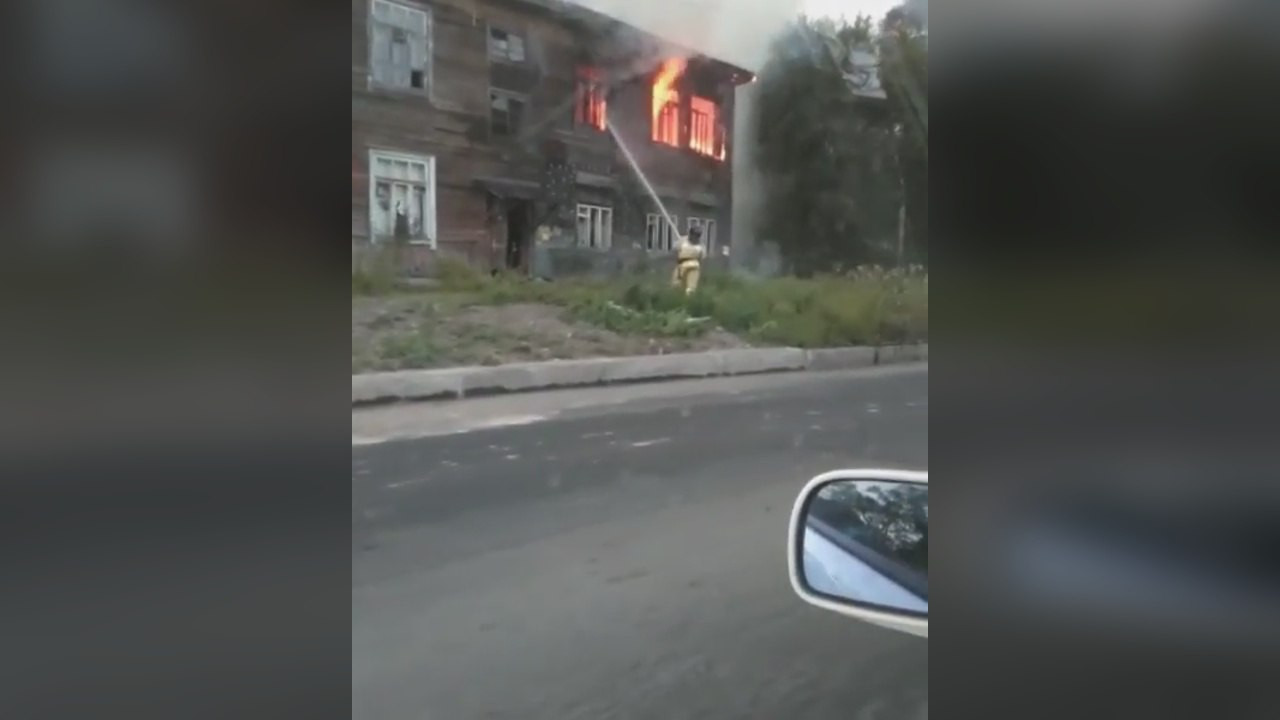 Крупный пожар случился в центре Владивостока (видео)