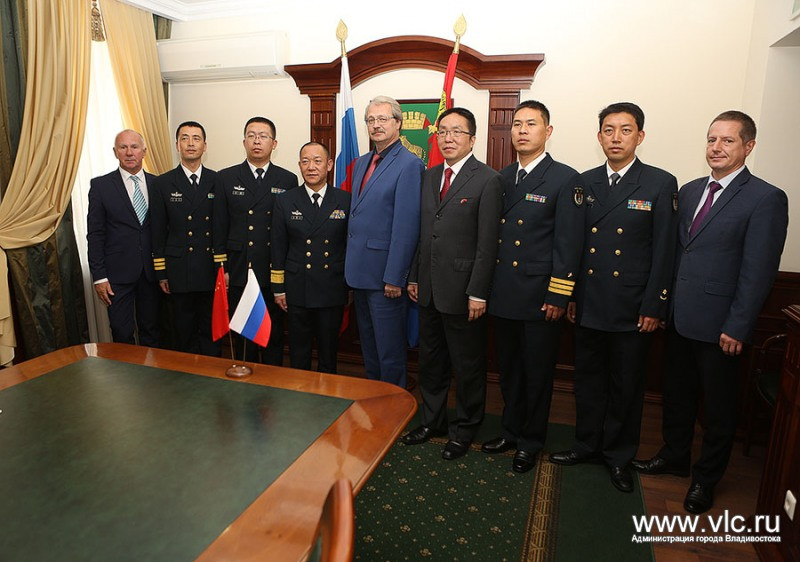 Китайские солдаты вошли в мэрию Владивостока