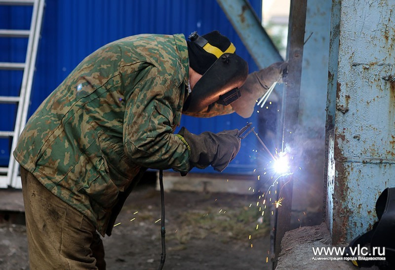 Вонючий завод пытаются обуздать во Владивостоке