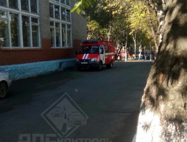 Во Владивостоке экстренно эвакуировали школу