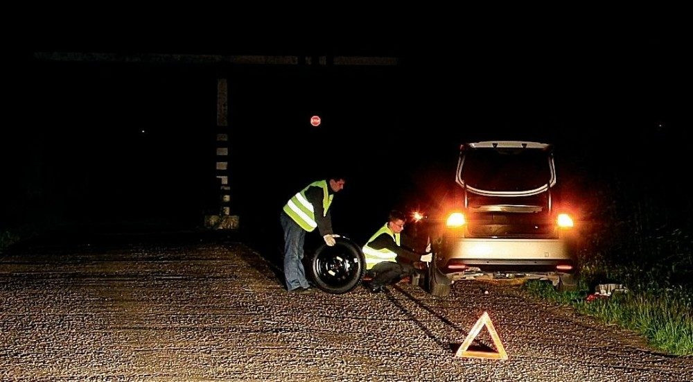 Приморских водителей заставят носить светоотражающие жилеты