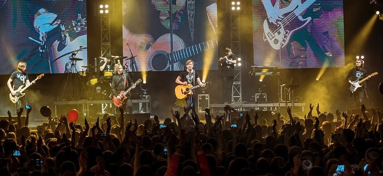 Зрители концерта «Би-2» могут промокнуть под дождем