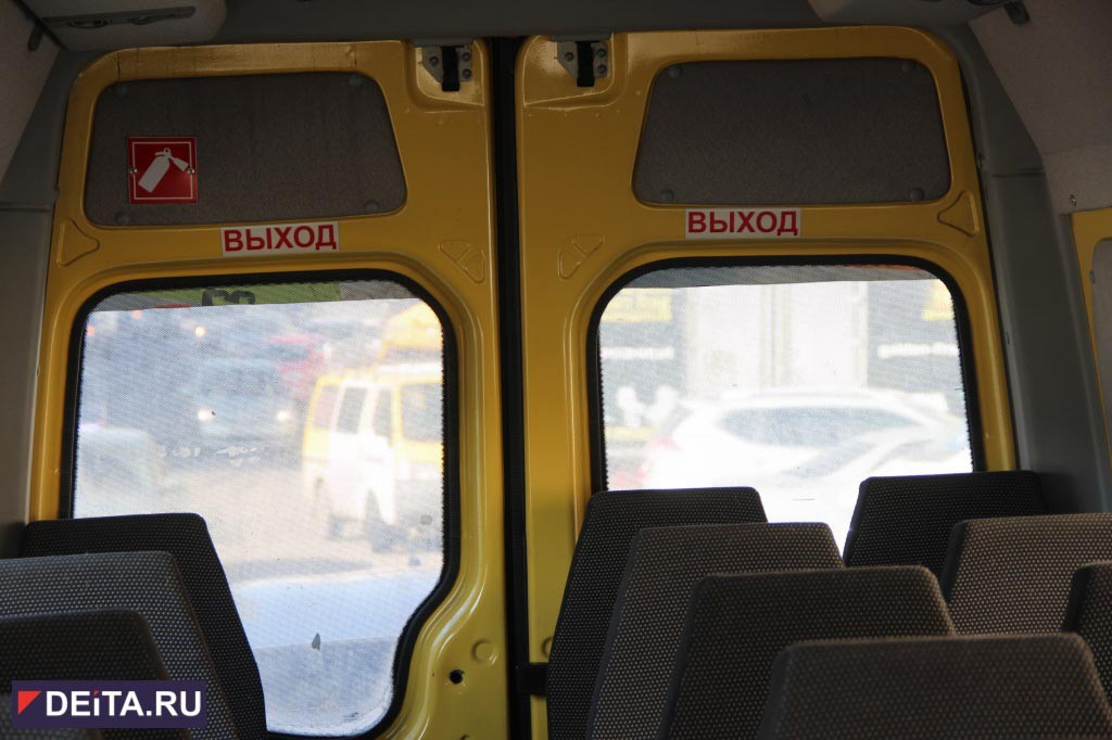 Более 15 маршрутных автобусов одновременно сгорели в Забайкалье