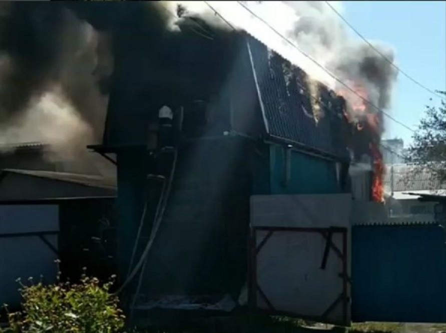 Частный дом сгорел в Приморье