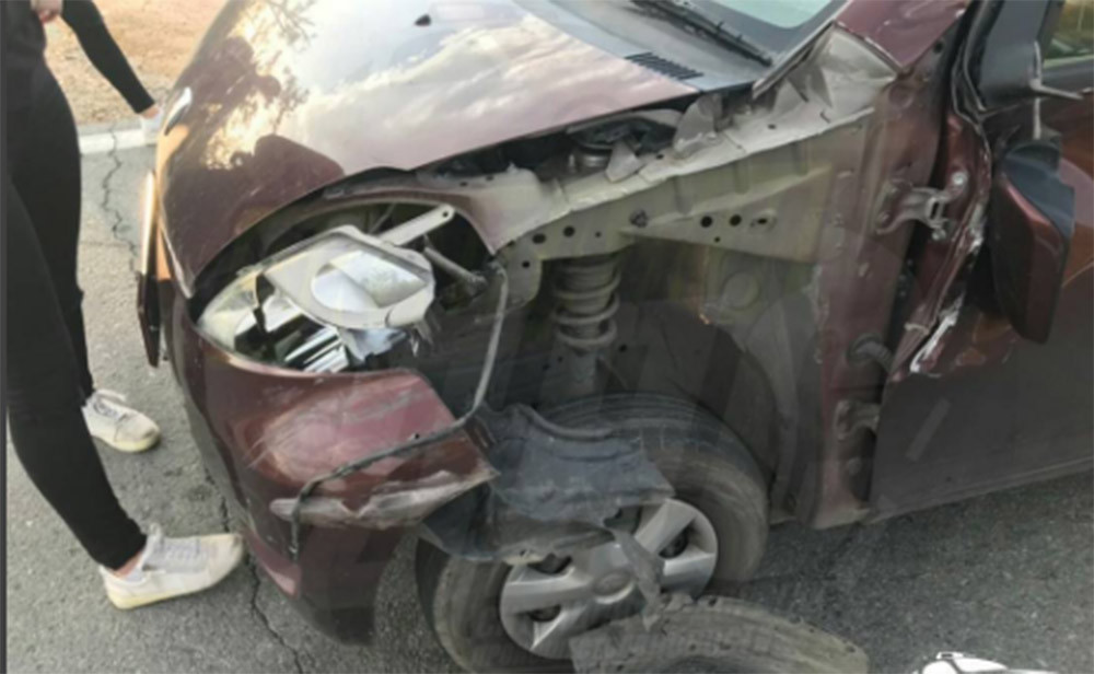 Дама на Land Cruiser устроила ДТП на Русском острове (фото)