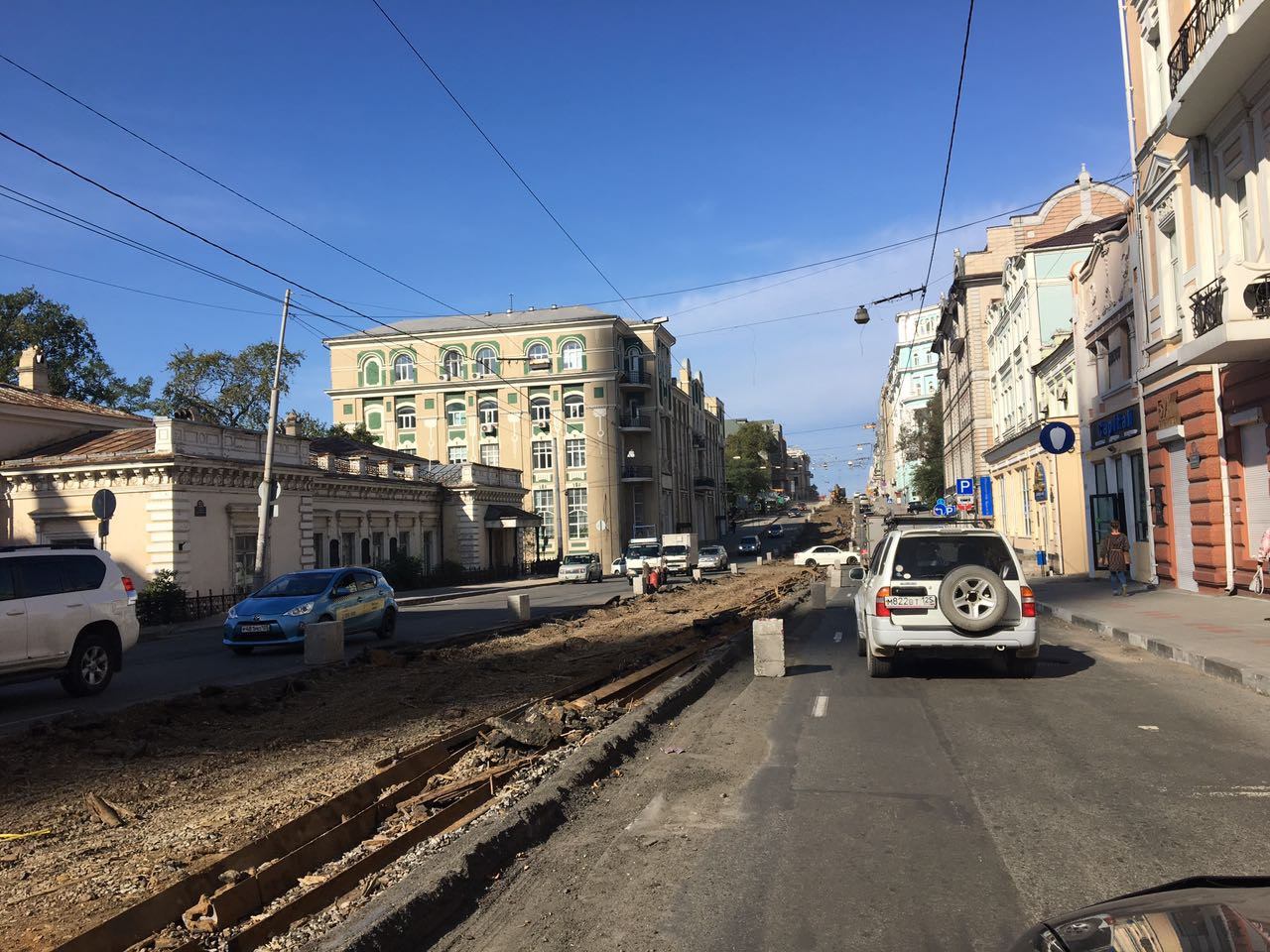 Дорожники блокировали движение во Владивостоке (фото)