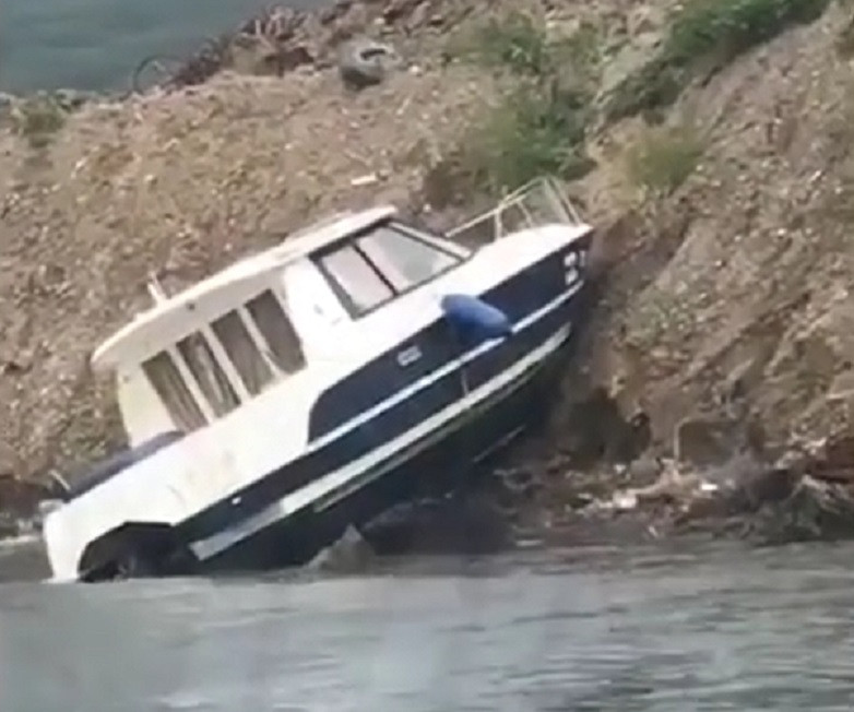 Необычная авария произошла во Владивостоке (видео)