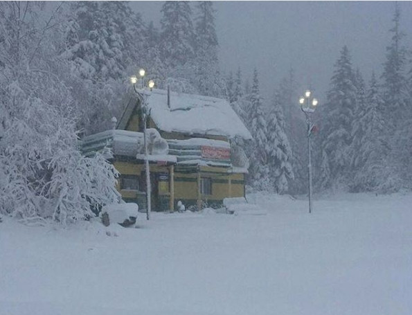 Сугробы намело в самом живописном уголке Хабаровского края (фото)