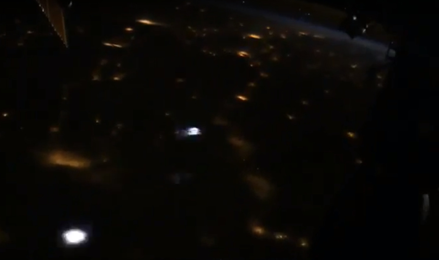 Российский космонавт запечатлел грозу с МКС (видео)