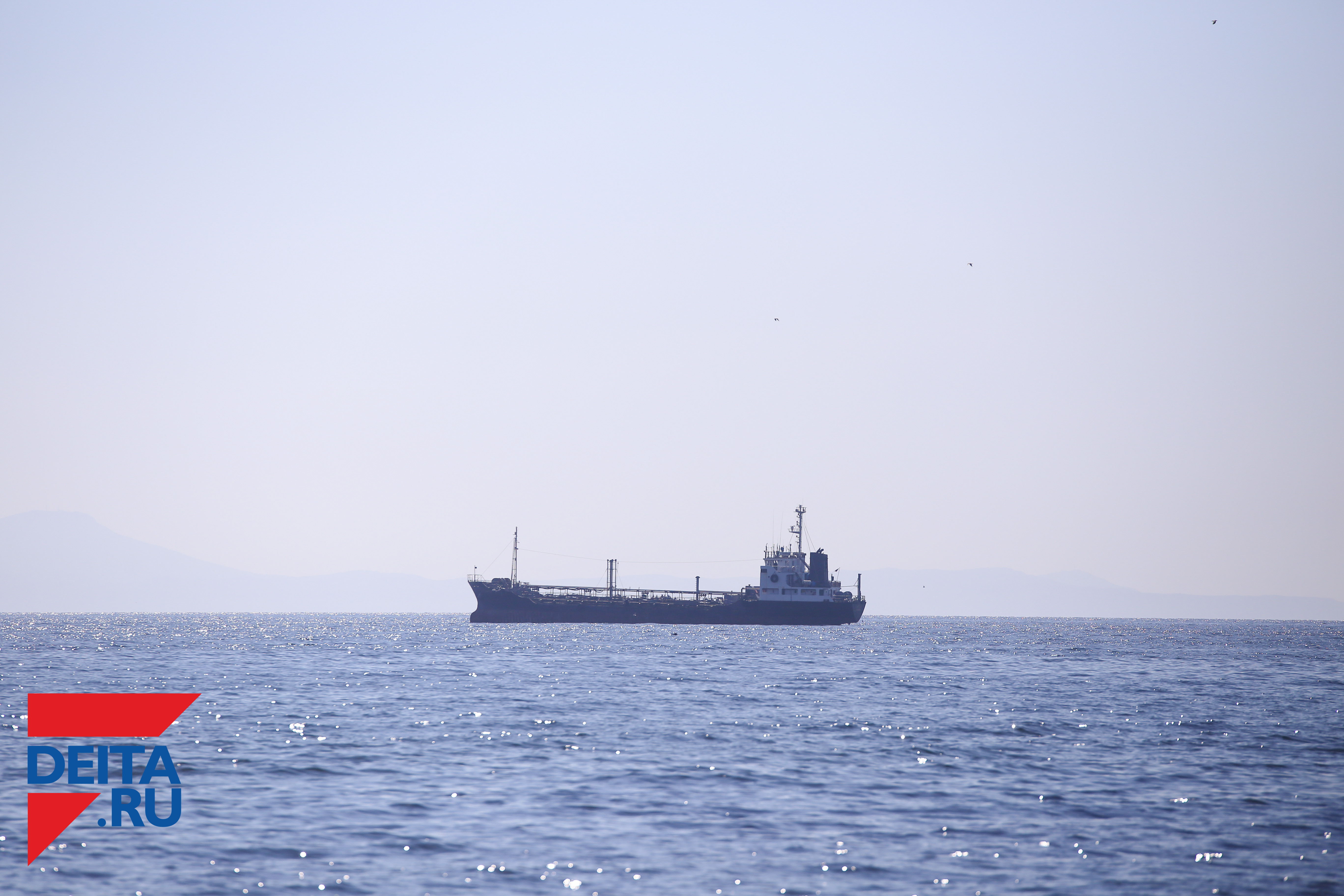 Танкер и рыболовецкое судно столкнулись в Японском море