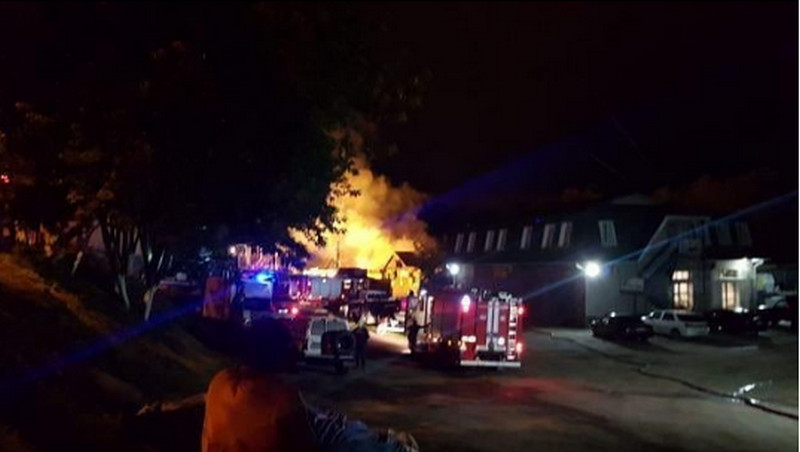 Крупный пожар на складе тушили всю ночь во Владивостоке