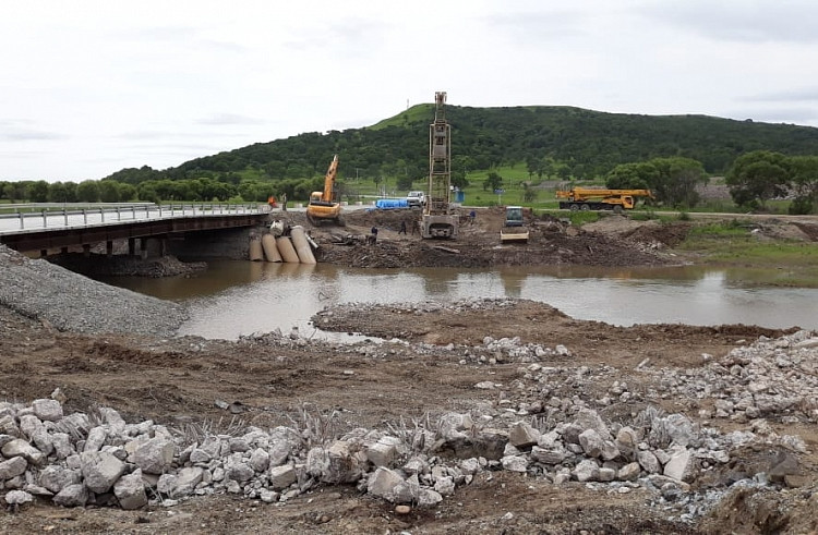 Новый мост строят в Надеждинском районе