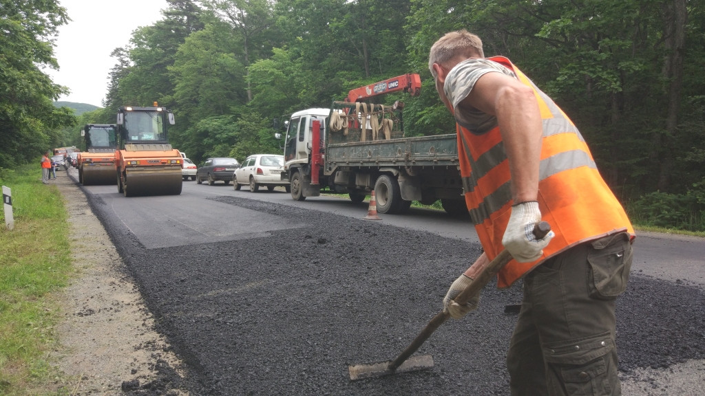 Дорогу к популярным пляжам отремонтируют к выходным