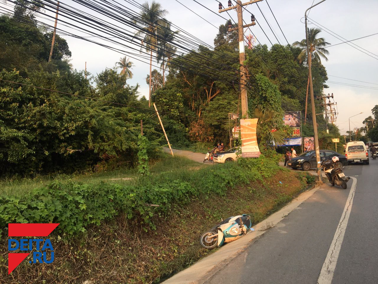 "Лихой" парень на мопеде получил жесткие травмы