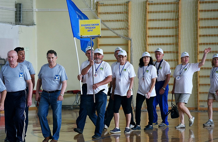 Пенсионеры Приморья соревнуются в ловкости, меткости и скорости