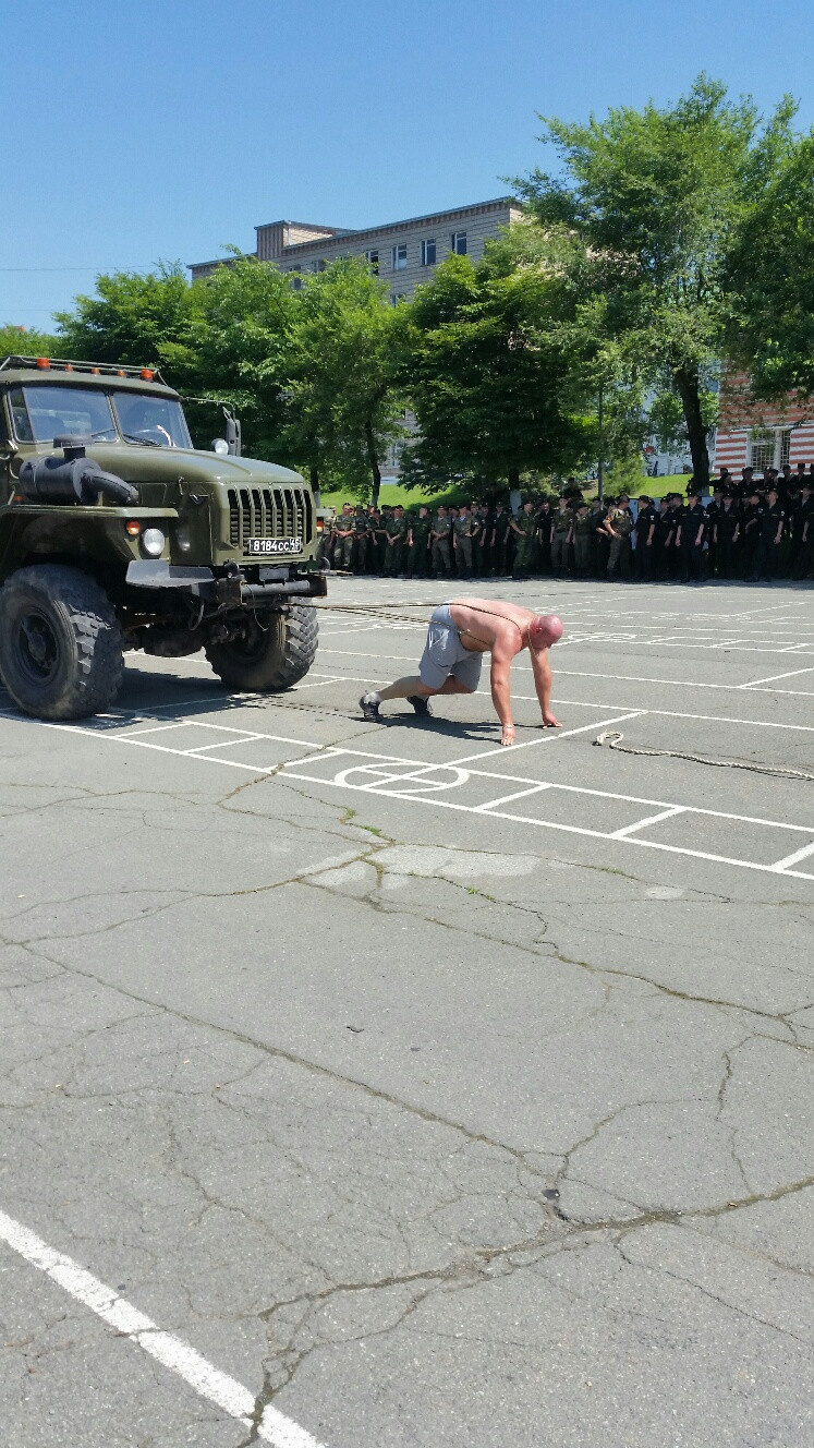 «Горный тигр» Иван Савкин показал свою силу  приморским морпехам