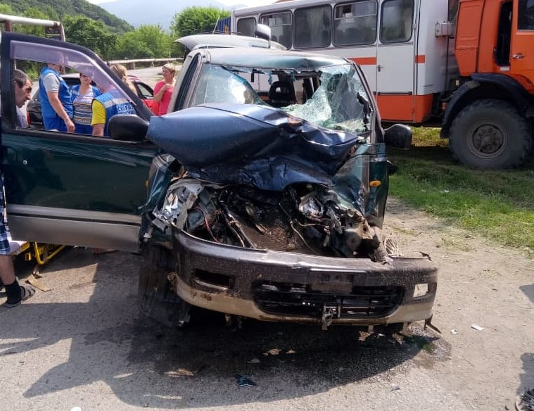 Водитель убежал с месте серьезного ДТП в Приморье