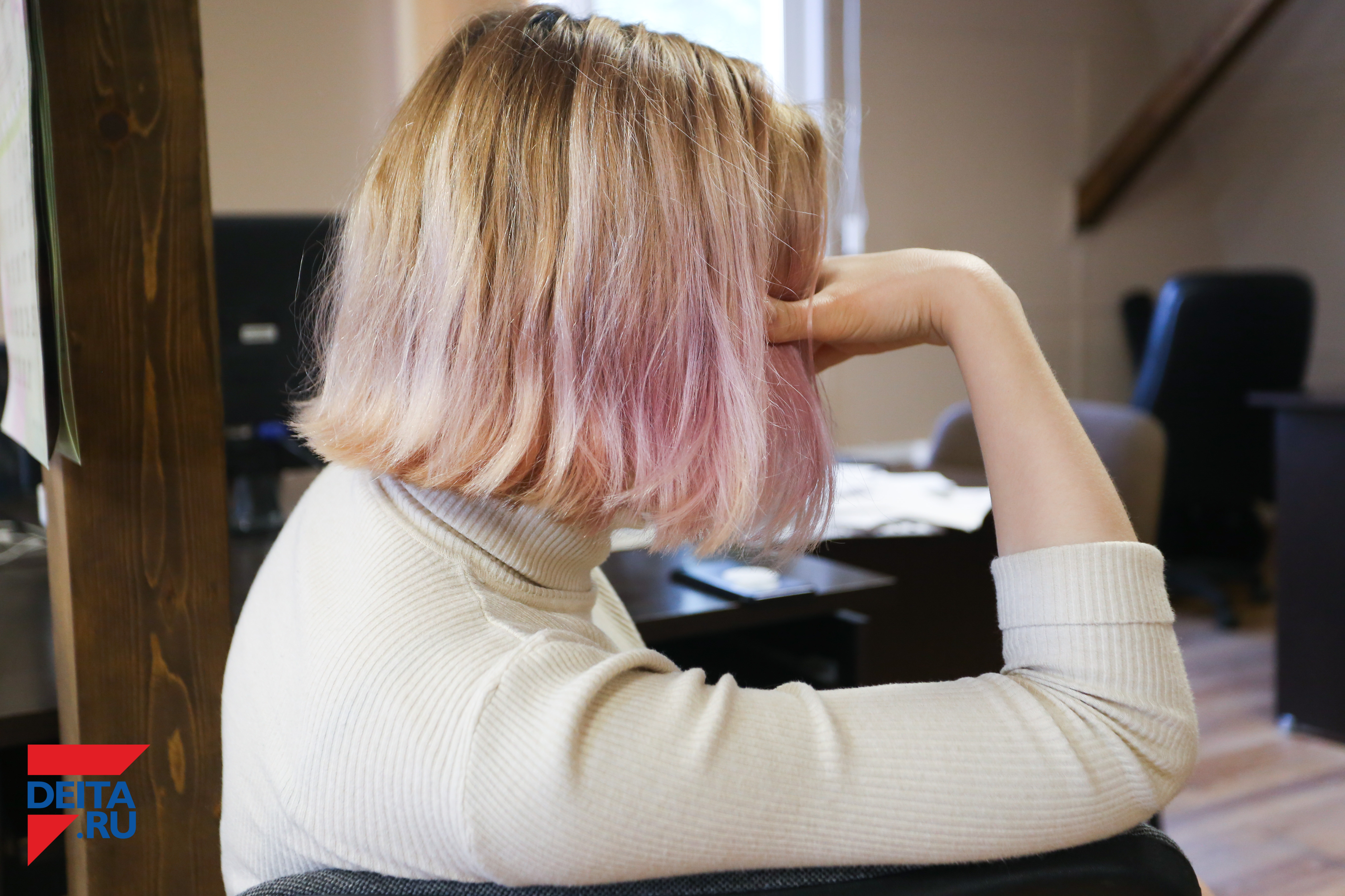 "Человек с серьгой в ухе" сделал плохое с кассиром