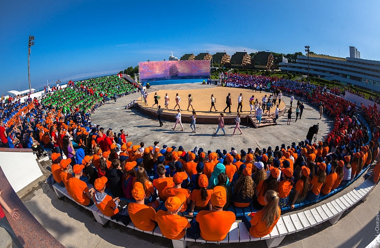 Дети из детских домов отдохнув в лучшем приморском лагере