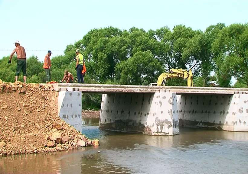 Жизненно важный мост строят приморским сельчанам