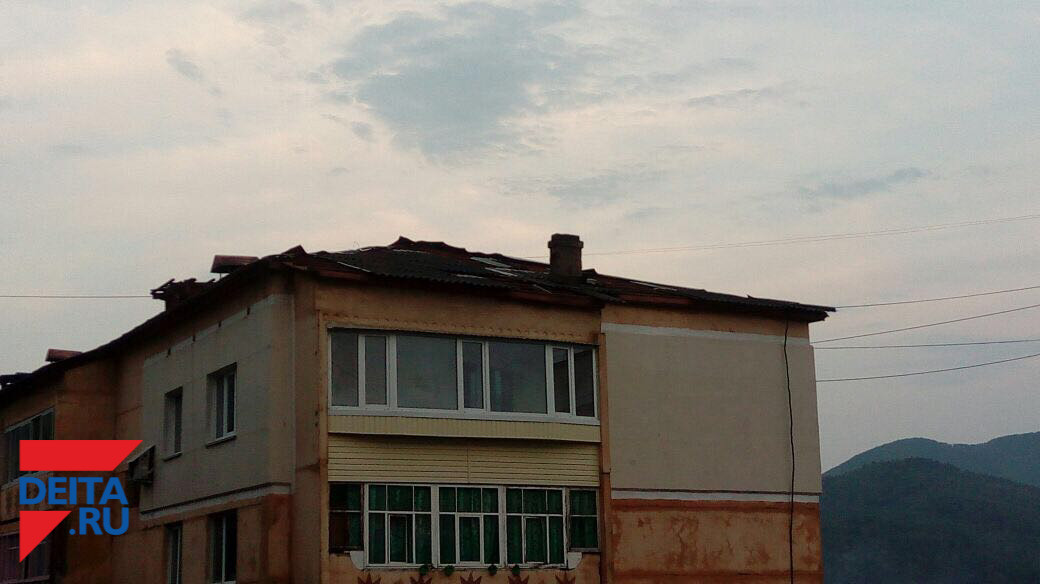 Женщина нашла лежащего без сознания мальчика около дома