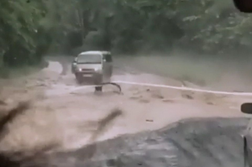 Видео: на юге Приморья ливни смыли мосты и дорогу