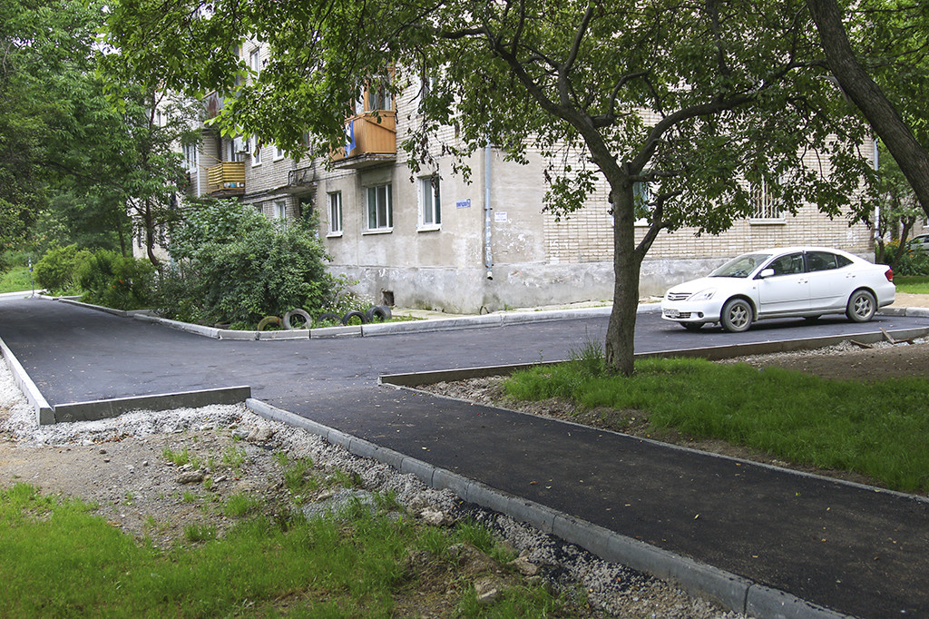 Ремонт дворов продолжается в Приморье