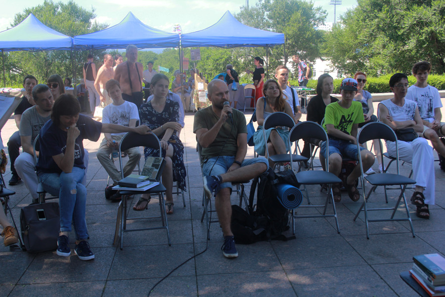 "Кот Бродского" рассказал на улицах Владивостока, что литература в Приморье есть