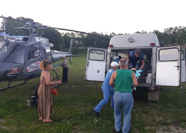 Санавиация спасла детей, сбитых на приморском пляже