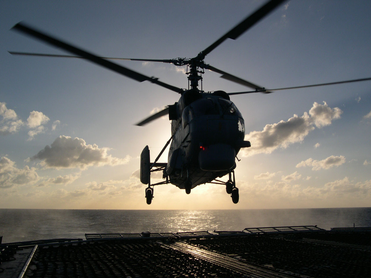 В водах Приморья отработали военные маневры