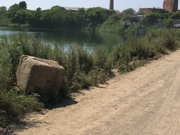 «Нива» улетела в озеро на Русском острове