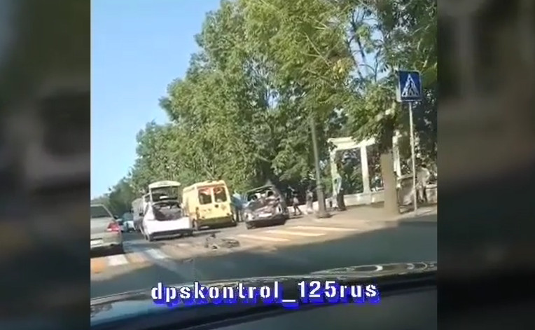 Таксист догнал иномарку на пешеходном переходе