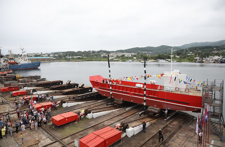Судно, построенное в Приморье, спустили на воду