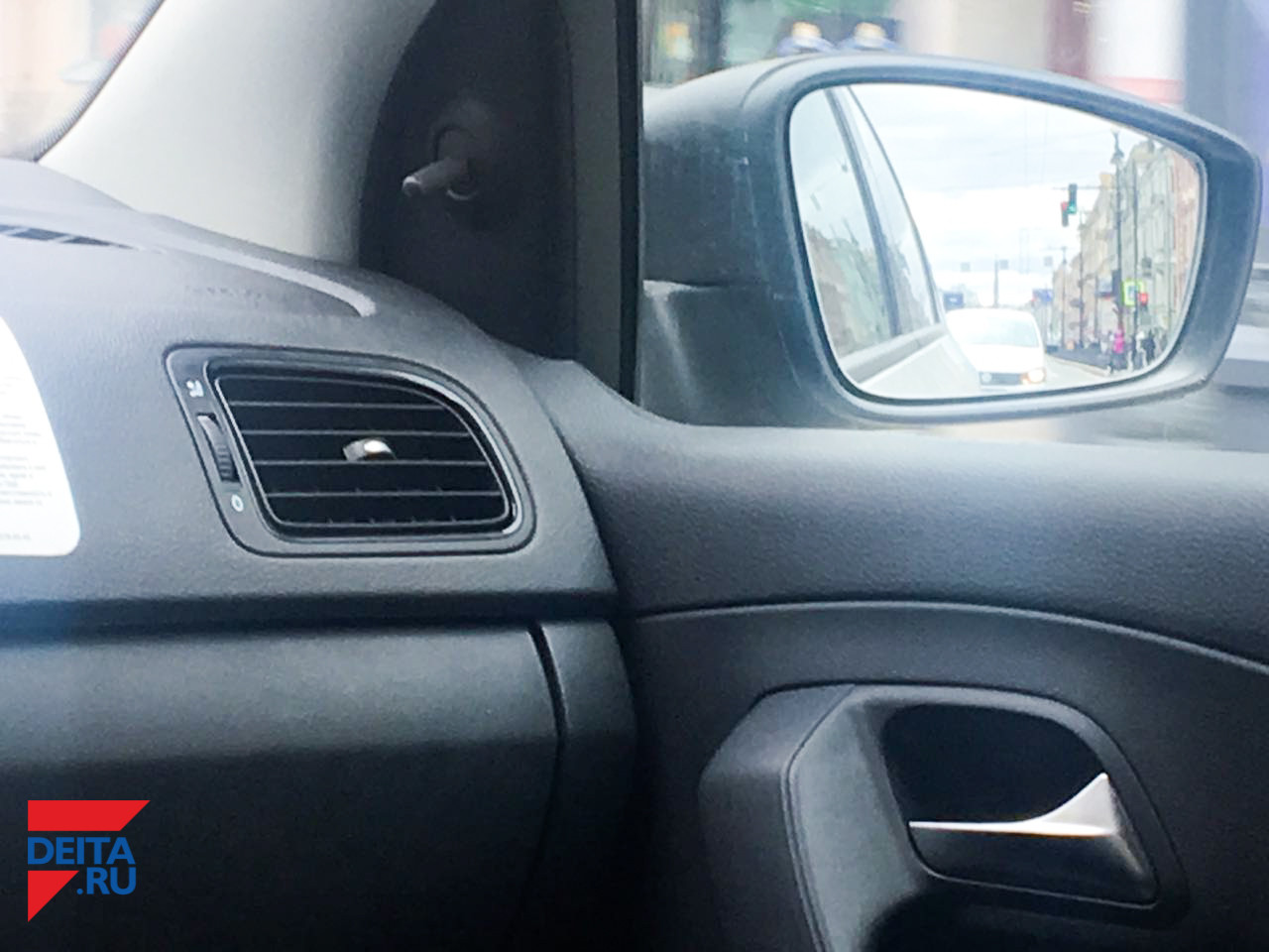 Автолюбитель попал в «западню», устроенную дорожниками