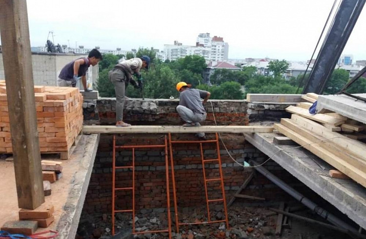 Разрушенный в Уссурийске дом восстановили