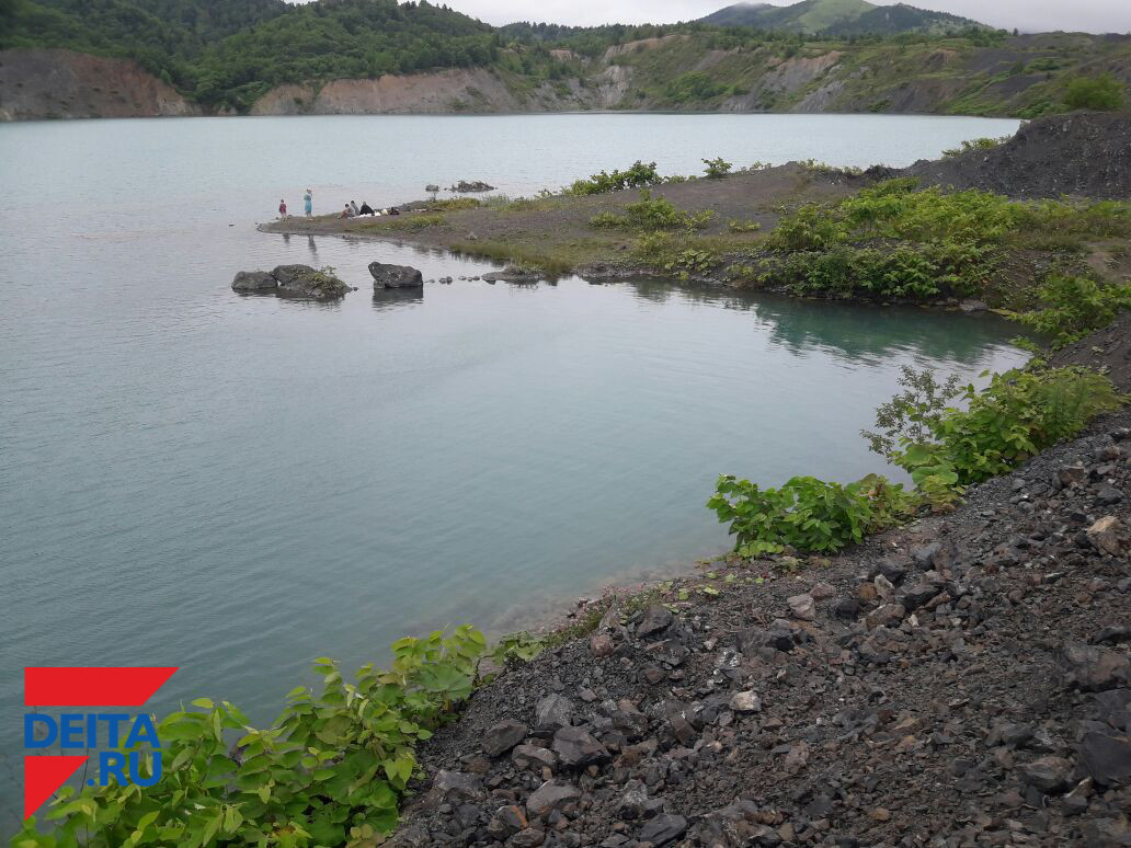 Девушка сорвалась со скалы в Приморье