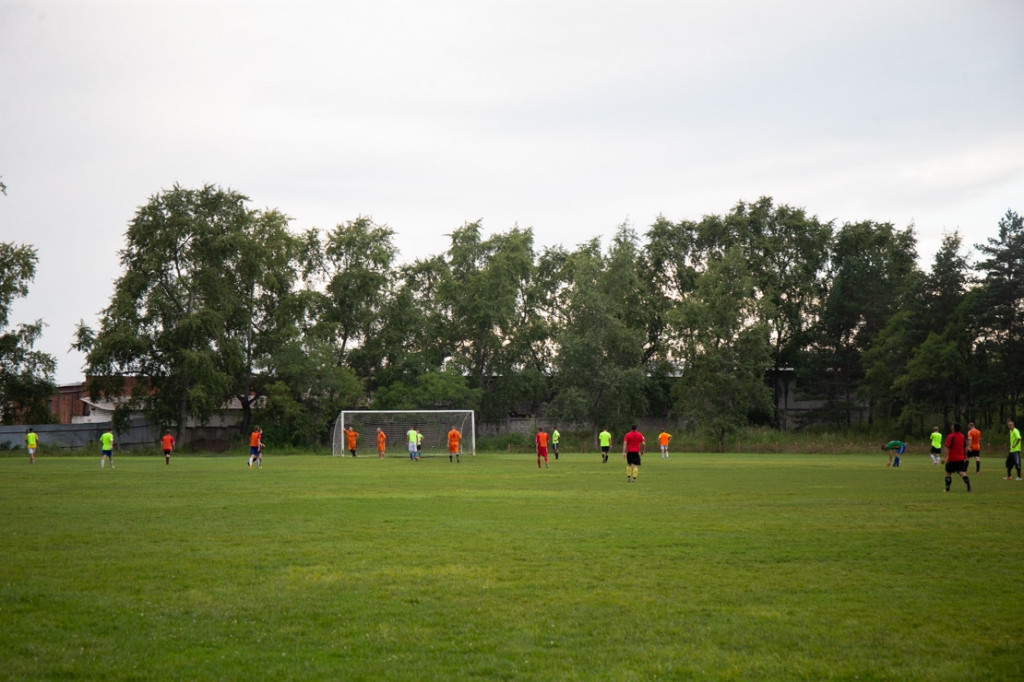 Универсальную спортивную площадку строят в приморском городе