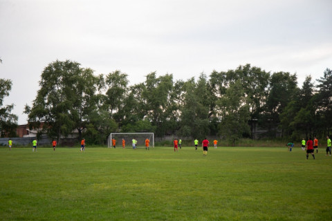 Универсальную спортивную площадку строят в приморском городе