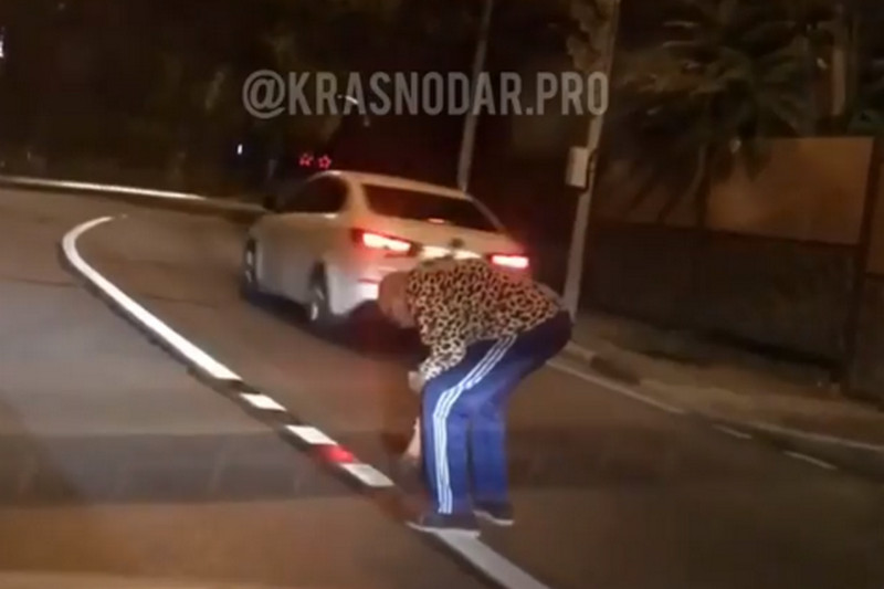 Автолюбитель перекрасил дорожную разметку «под себя»