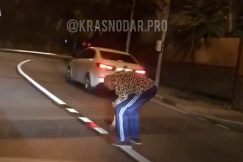 Автолюбитель перекрасил дорожную разметку «под себя»