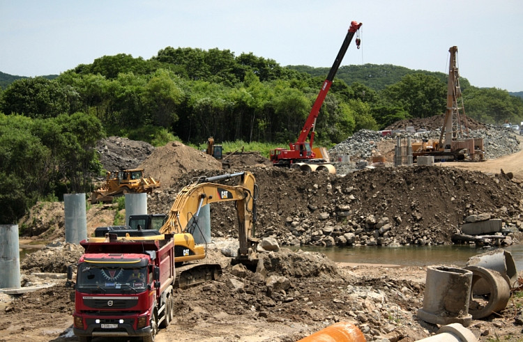 Готова большая часть опор нового моста через реку Литовку
