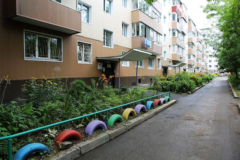 "Революция" во дворах: из покрышек запретили делать украшения