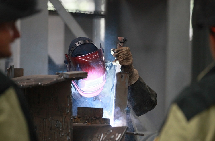 Молодые мамы осваивают «мужские» профессии в Приморье