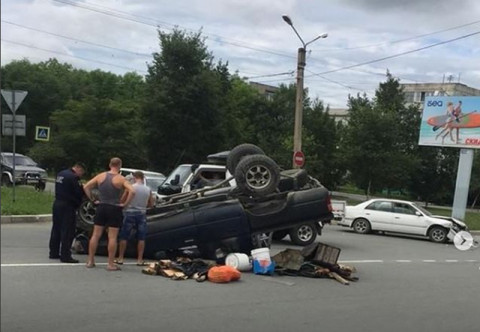 Легендарный пикап перевернулся на крышу в центре города