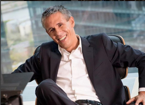 Актер Панин расцеловал асфальт  на Крымском мосту