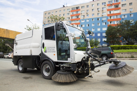 Чистить дороги Владивостока будут новые машины