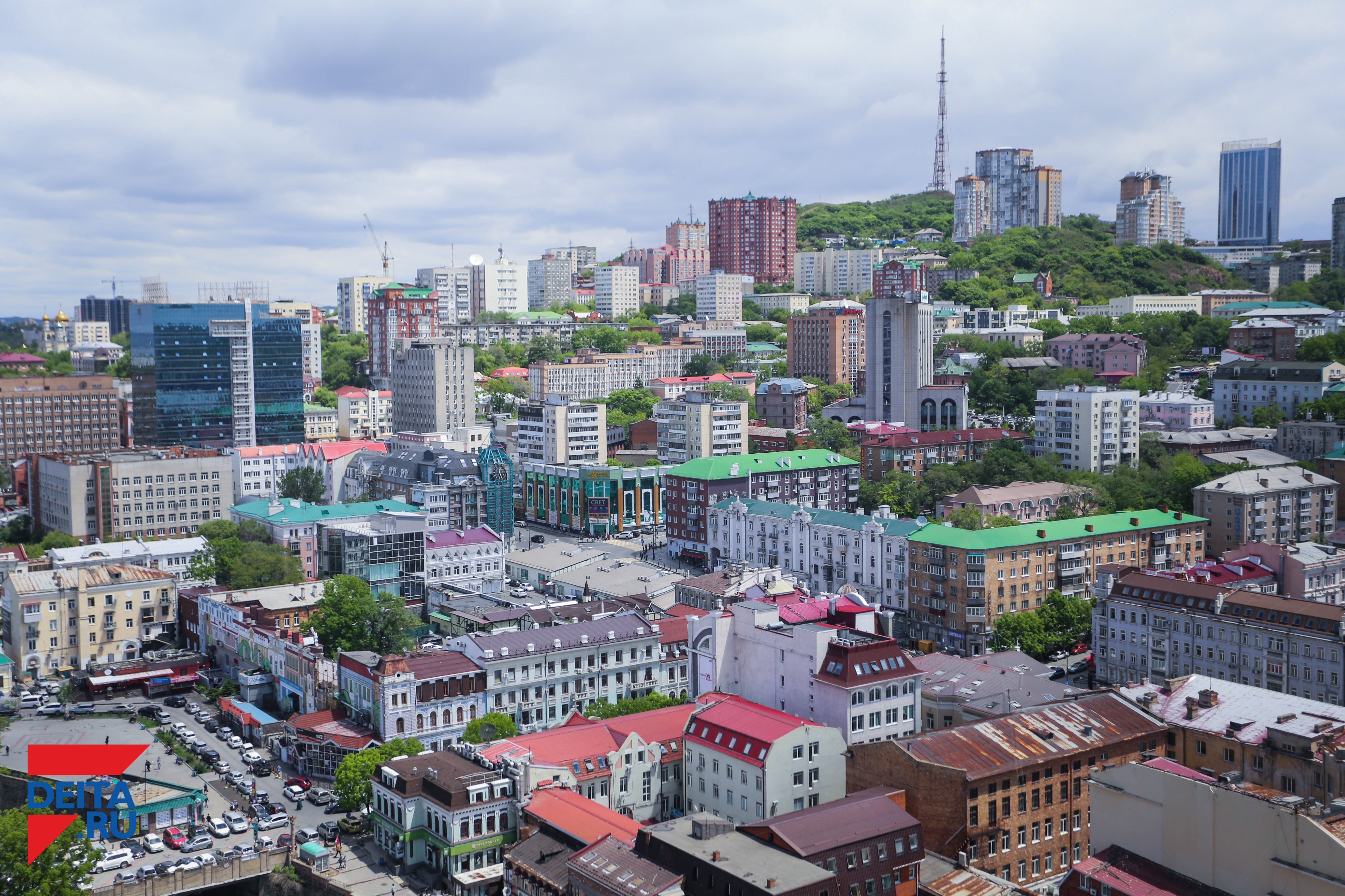 Штормовое предупреждение сделали жителям Владивостока