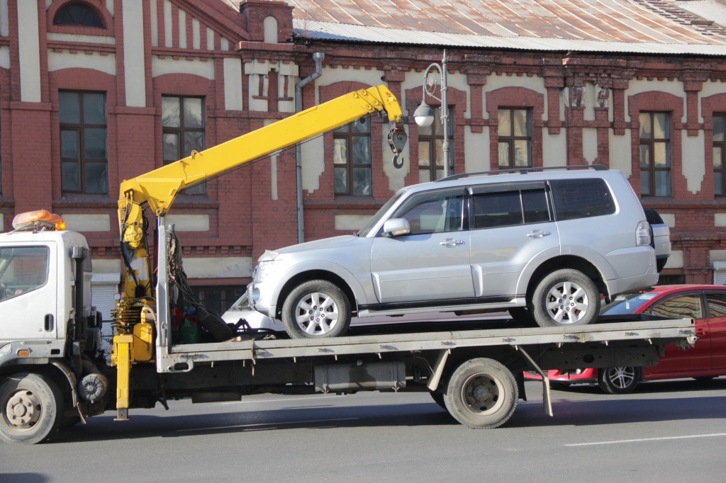 "Мгновенная карма": водителю эвакуатора фатально не повезло