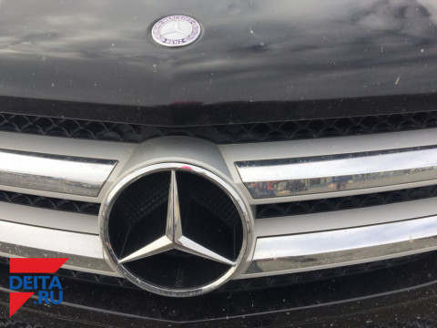 "Шальной" Мерседес испортил вечер многим водителям